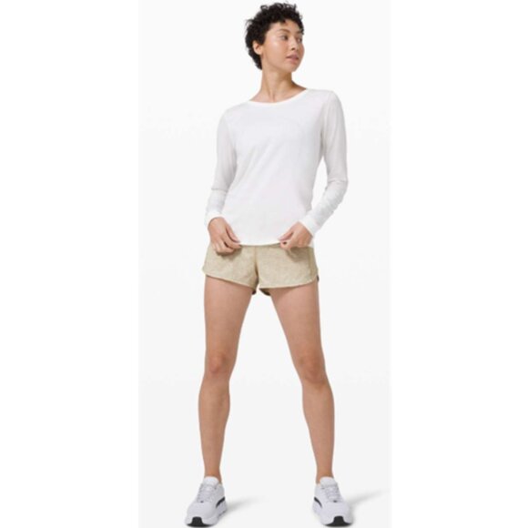 LIKE NEW! Lululemon Speed Up Short High-Rise 2.5" - Picture 4 of 16